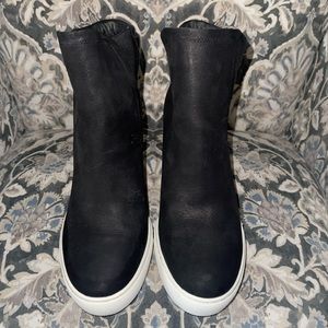 Woman's Wedge Sneaker